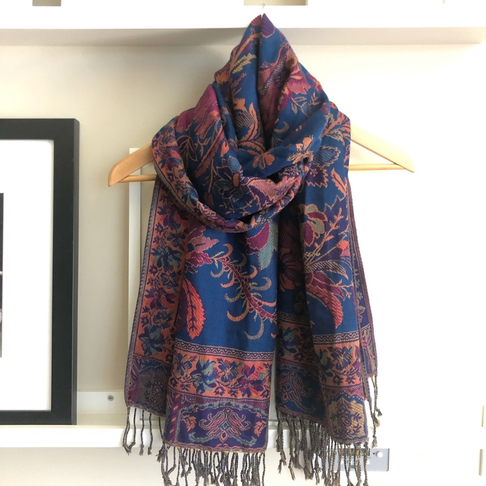 New beautiful Paisley printed scarf